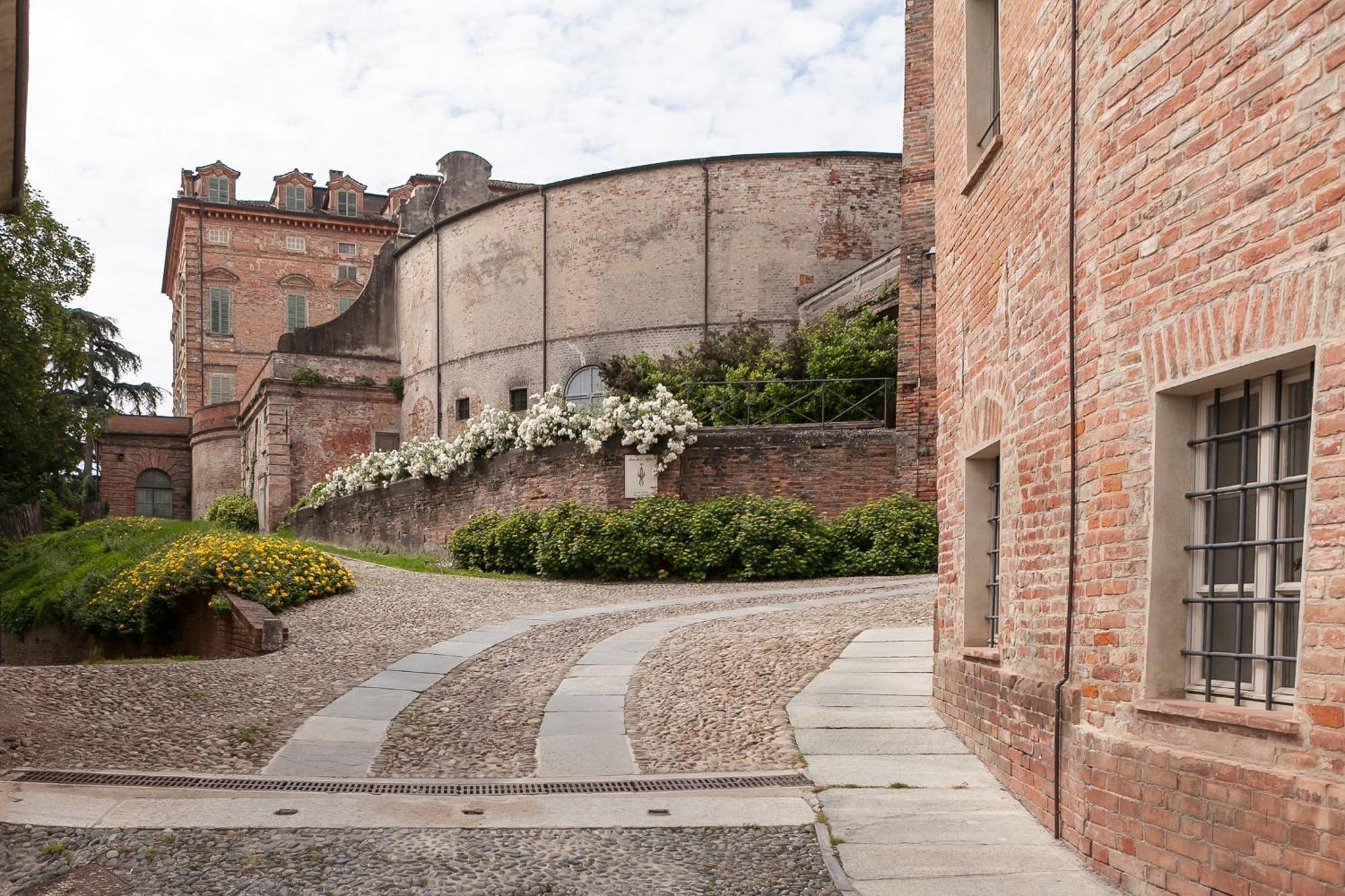 Marchesi Alfieri - Cantine E Ospitalita San Martino Alfieri Exterior foto